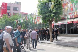 Davutoğlu’nun katıldığı mitingin ardından, HDP’liler AK Partili kadınlara saldırdı