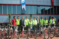 500 bisiklet törenle YYÜ’ye teslim edildi