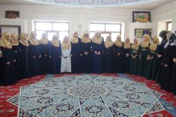 Hafiz 16 genç kıza taç giydirildi