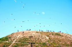 Yetim çocuklar için uçurtma şenliği