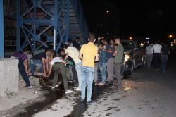 İneğe çarpan araba hurdaya döndü