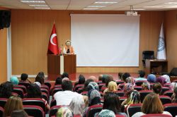 Bitlis Eren Üniversitesi öğrencilerine sosyal hizmet anlatıldı