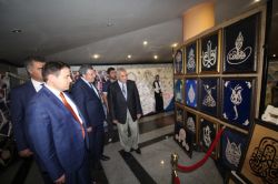 Vali Işın yılsonu sergisini gezdi-foto