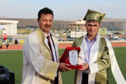 6 çocuk babası, 40 yaşında üniversiteyi birincilikle bitirdi