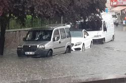 Aksaray'da şiddetli dolu yağışı ve fırtına