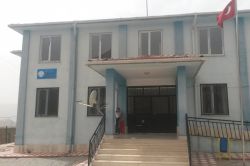 Namaz kılan öğrencileri derse almayan öğretmene tepki