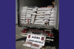 Ağrı'da tonlarca kaçak et ve çay ele geçirildi