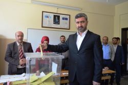 Bağımsız aday Cengiz Karakaya oyunu kullandı-foto