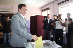 Şanlıurfa Valisi İzzettin Küçük oyunu kullandı