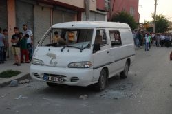 Tarsus’ta trafik kazası iki kardeşi  ayırdı