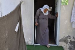 Yaşlı kadının tek isteği tekerlekli sandalyesinin olması-foto