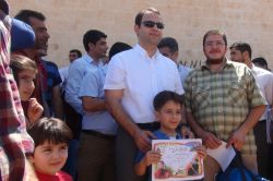 Suriyelilerin okulunda karne heyecanı