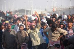 Sınırda bekleyen Suriyeliler alınmaya başladı video-foto