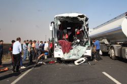 Yolcu otobüs tankere arkadan çarptı: 2 ölü (YENİLENDİ) video-foto