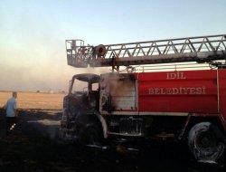 Şırnak'ta yangına müdahale eden itfaiye arazözü yandı