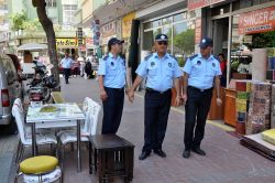 Tarsus zabıtasından kaldırım denetimi