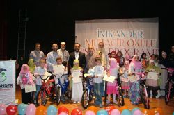 Mülteci çocukların karne sevinci duygulandırdı-foto