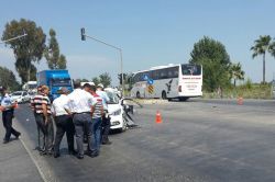 Yolcu otobüsü ile otomobil çarpıştı: 1 ölü