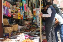 Çarşı pazarda Ramazan hareketliliği-video