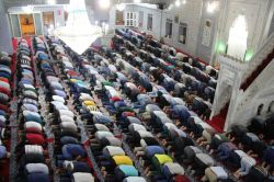 Şanlıurfalılar ilk Teravih için camilere akın etti