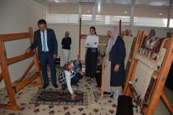 Kursiyerler ilk kilimlerini tamamladılar