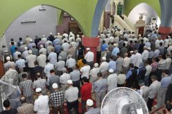 Ramazan’ın ilk cumasında camiler doldu-video-foto