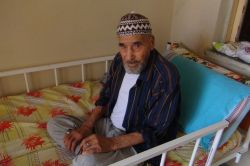 105 yaşındaki dede 23 yıldır üç ayları tutuyor-video-foto