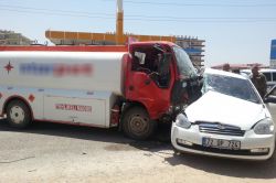 Diyarbakır'da mazot tankeri otomobili biçti-video-foto