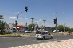 Yanmayan ışıklar kazaya davetiye çıkarıyor