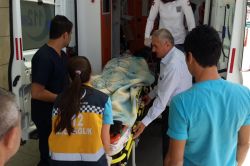 Lastiği patlayan araç takla attı: 2 yaralı