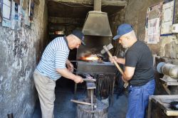 Ot biçme aleti orak teknolojiye direniyor