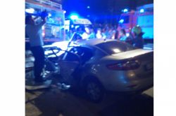 Otomobil elektrik direğine çarptı: 2 ölü