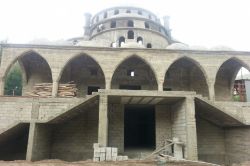 Bahçesaray Merkez Camii yardım bekliyor