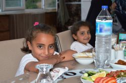 Bitlis il Müftülüğü yetim çocukları iftarda buluşturdu