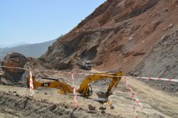 Siirt-Pervari karayoluna heyelan meydana geldi