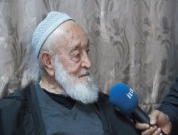 Di ‘Roja Bavan’ de cardin çavên wî li rêya lawê wî de ma