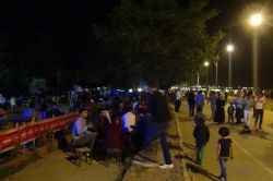 Tatvanlılar iftardan sonra sahile akın ediyor