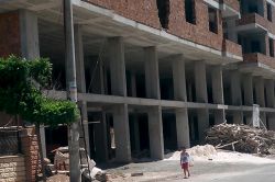 Viranşehir’de inşaatlar tehlike saçıyor