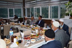 Bitlis müftülüğü emekli imamlara iftar verdi-video