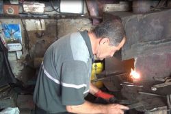 Yarım asırdır demir ustalığı yapıyor-video