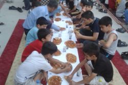 Kur'an kursu öğrencileri iftarda buluştu