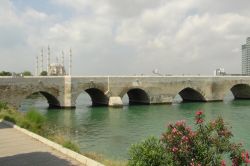 Dünyanın en eski köprüsü: Taşköprü-video