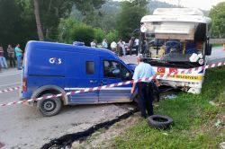 Halk otobüsü ile para nakil aracı kafa kafaya çarpıştı: 1 ölü