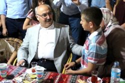 Bingöl’de yetiştirme yurdunda kalan çocuklara iftar programı-foto