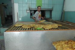 300 derece sıcaklığa rağmen oruç tutuyorlar