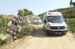 Tarsus’ta saman yüklü TIR şarampole yuvarlandı