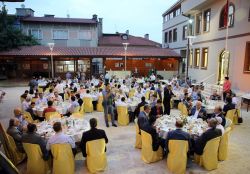 Bursa Valisi orucunu Kur'an talebeleriyle açtı