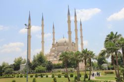 Ortadoğu’nun en büyük camisi Adana’nın simgesi oldu