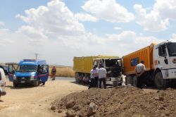 Çınar’da iki kamyon çarpıştı; 3 yaralı video foto