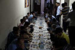 İkra Eğitim Der, üye ve gönüllülerine iftar yemeği verdi